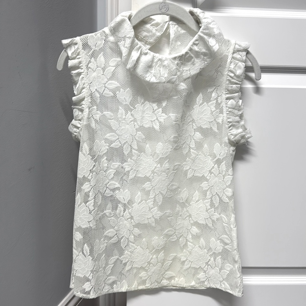 Sleeveless lace top.